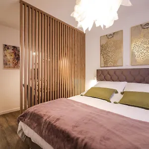 Charming In Center Apartman
